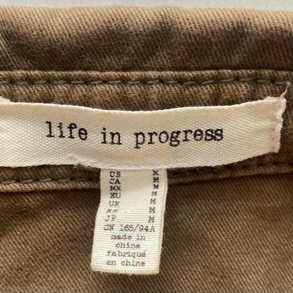 Life in Progress Military Olive Green Button Up Long Sleeve Shirt Size Medium. - Picture 13 of 15